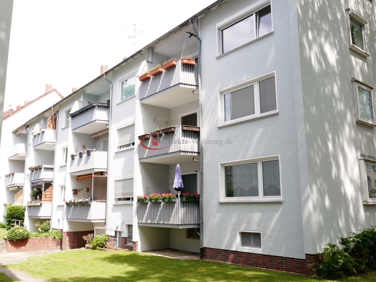 Sanierte und lichtdurchflutete 3 ZKB mit Balkon