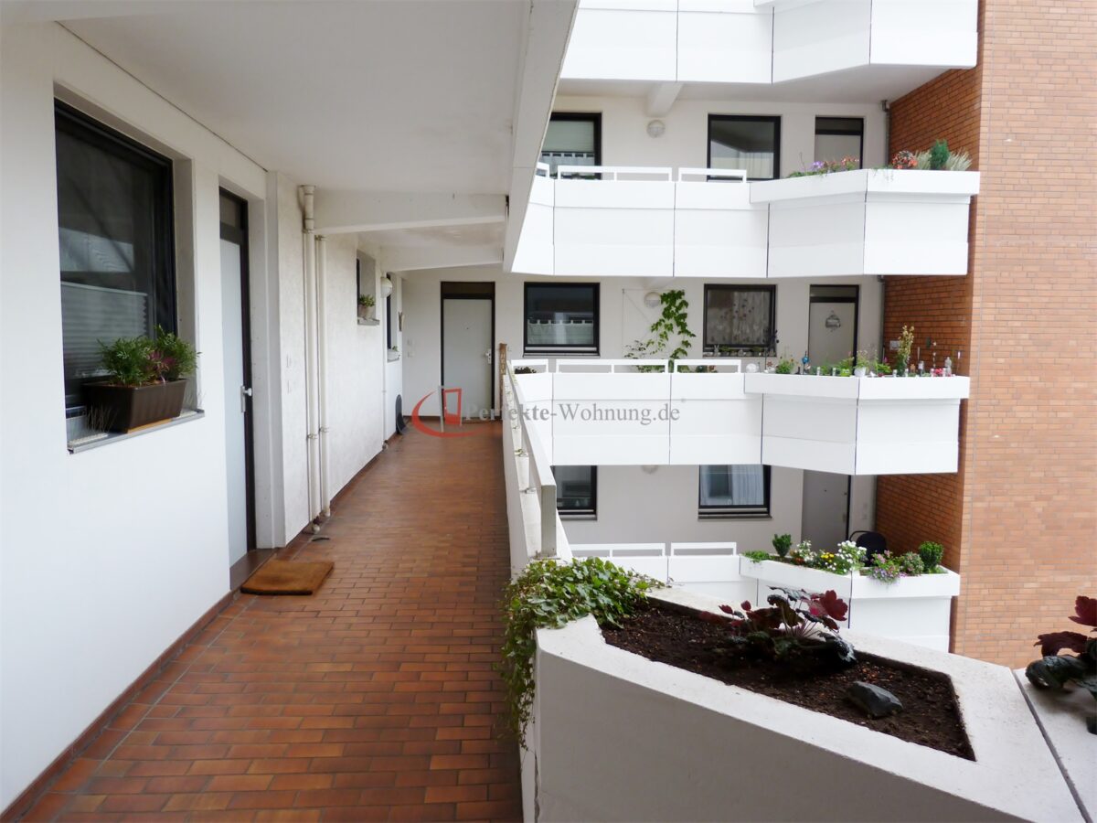 2-Zimmerwohnung mit Parkett, Balkon und herrlichem Ausblick