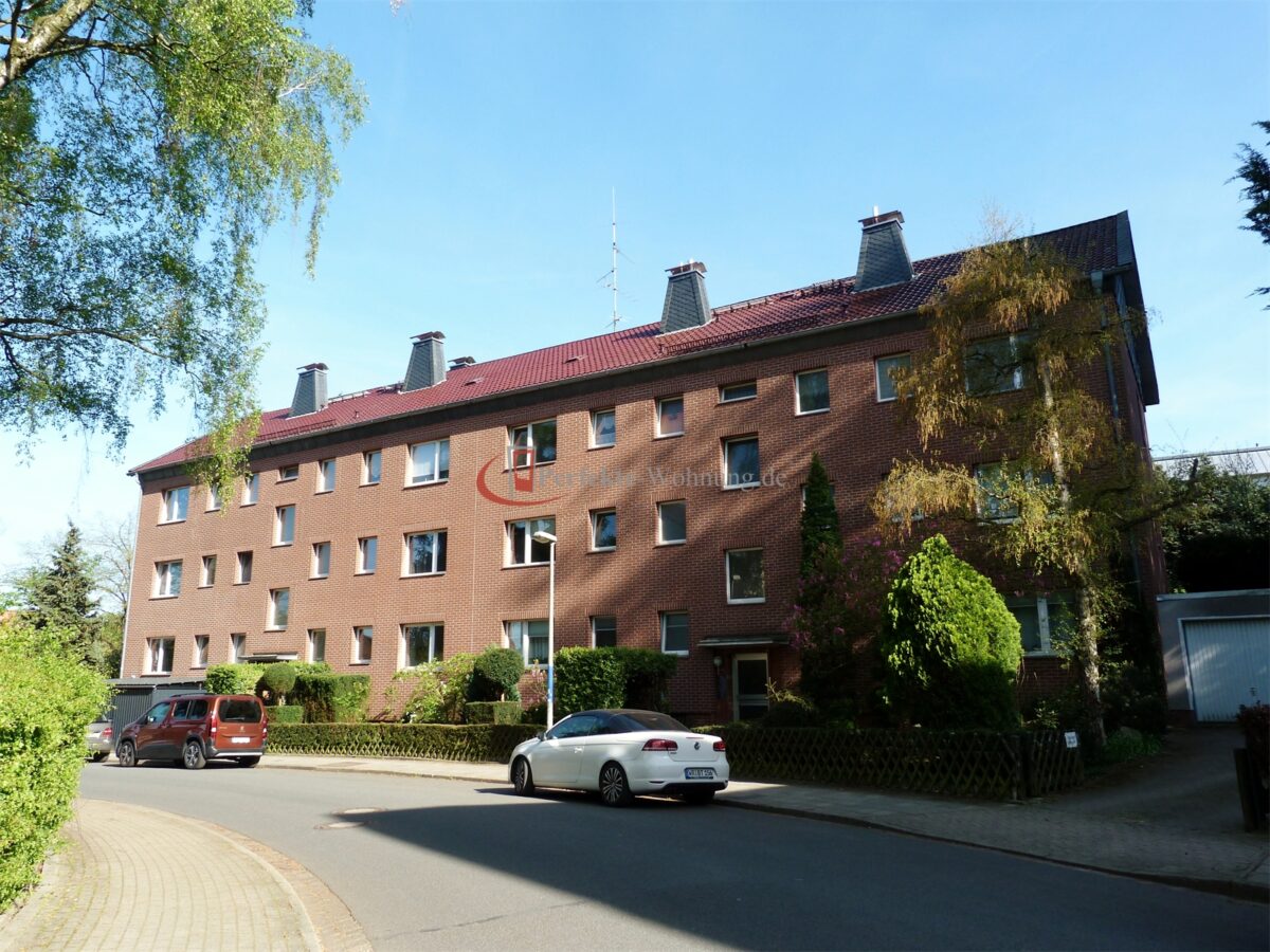 Attraktives MFH mit 18 Wohneinheiten, Garagen und Ausbaupotenzial im Dachboden.